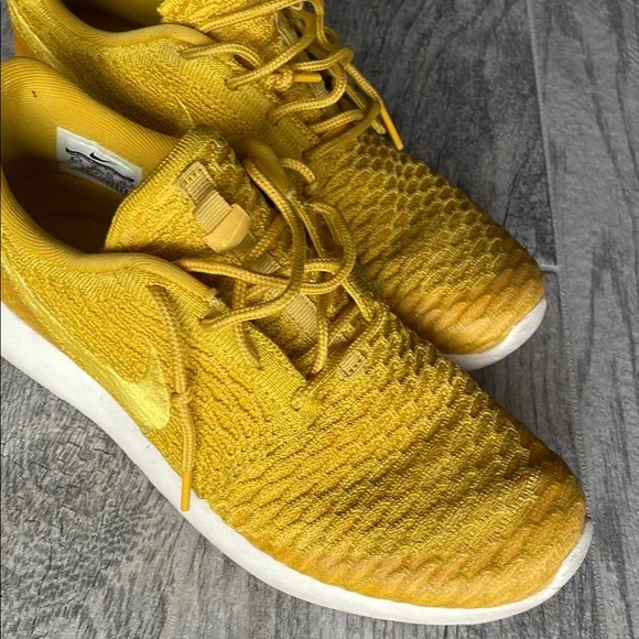 Nike Yellow Sneakers Lightweight Knit Design - Picture 5 of 5